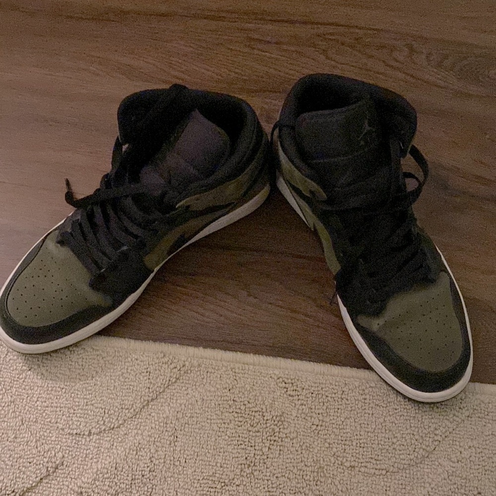 Sz 11.5. Jordan 1 mids. Used but in damn good condition.